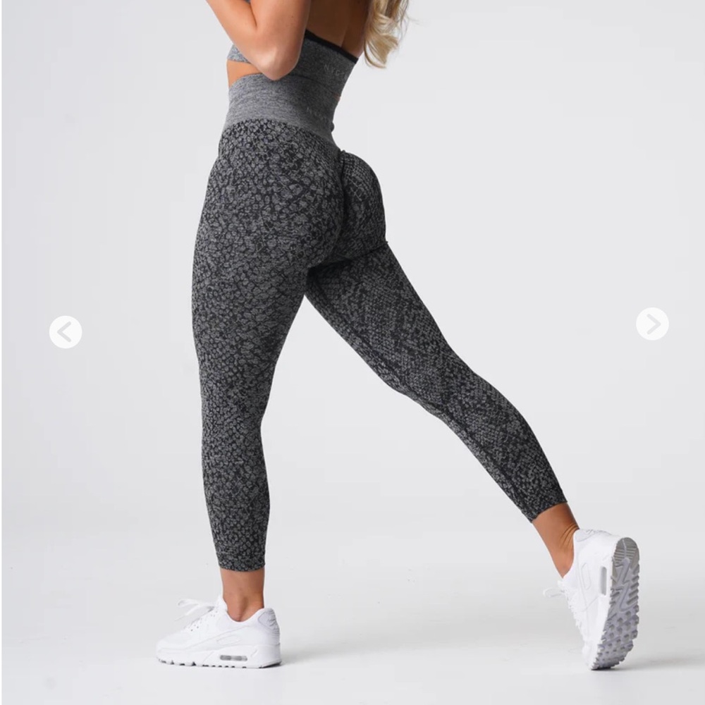 NVGTN SNAKESKIN SEAMLESS LEGGINGS